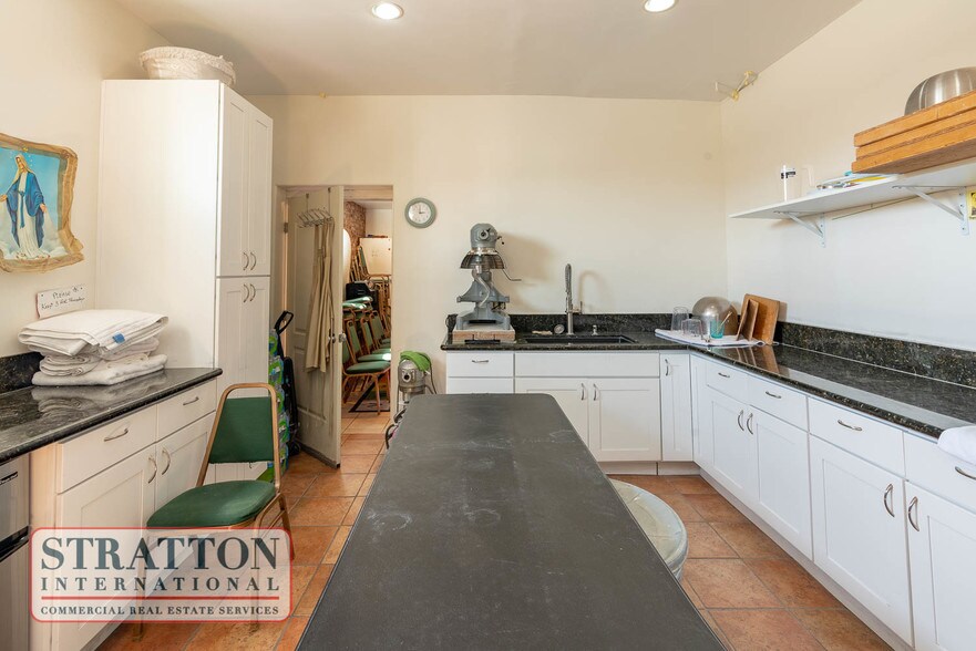 More Photos Of 23986 Pine St, Santa Clarita Religious Facility For Sale