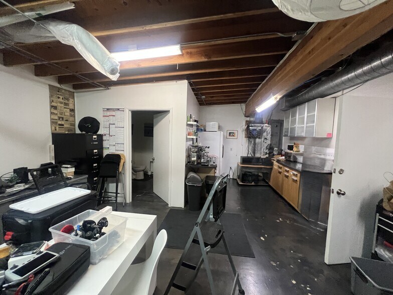 More Photos Of 1748-1758 Berkeley St, Santa Monica Unknown For Lease