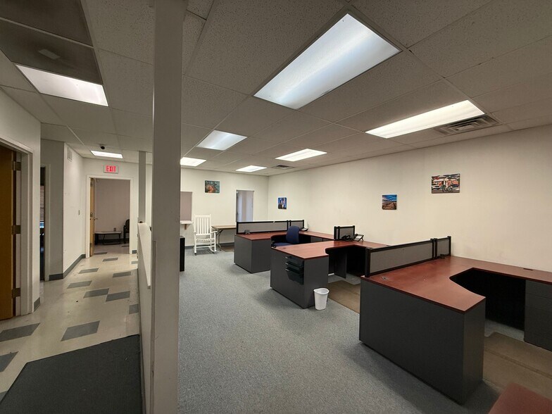 More Photos Of 2101 E State St, Hamilton Warehouse For Lease