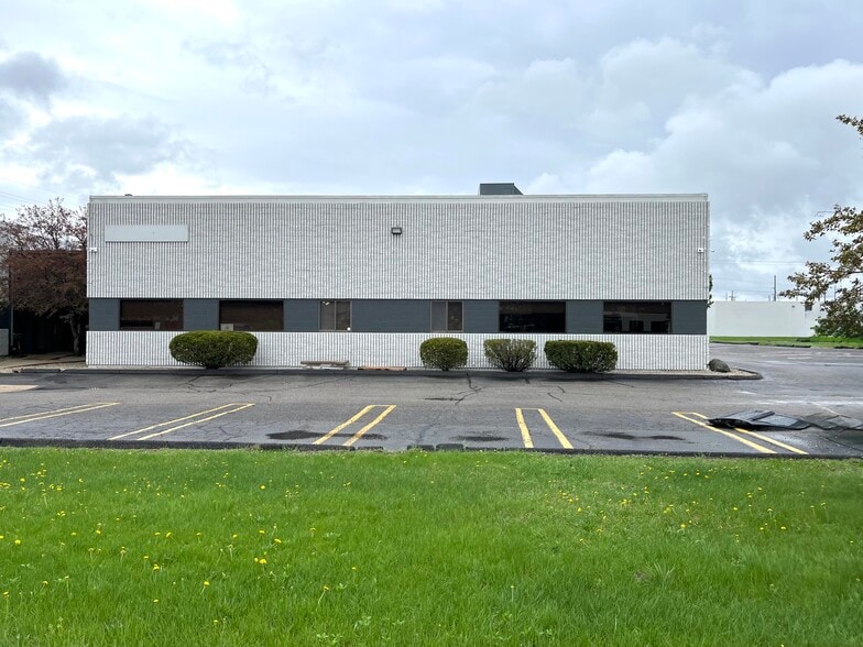 More Photos Of 12792 Currie Ct, Livonia Warehouse For Lease