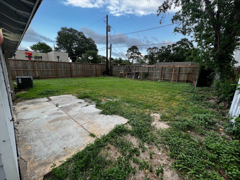 More Photos Of 7419 Long Point Rd, Houston Specialty For Sale