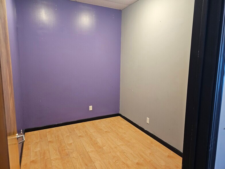 More Photos Of 220 Ashland St S, Cambridge Storefront Retail Office For Lease