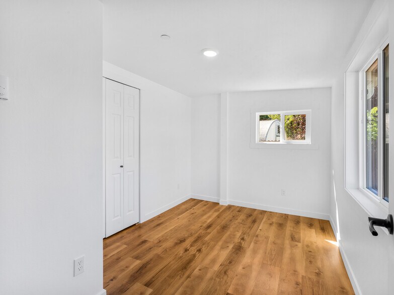 More Photos Of 525 SW 4th Ave, Canby Apartments For Sale