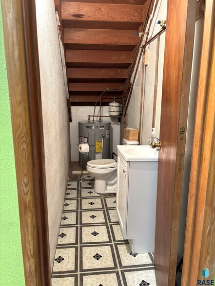 More Photos Of 118 N Broadway Ave, Miller General Retail For Sale