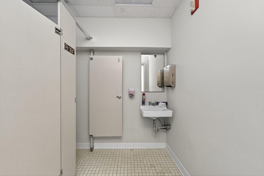 More Photos Of 106-109 N Evers St, Plant City Medical For Sale