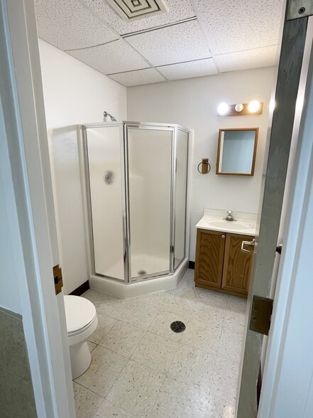 More Photos Of 7358 N Cherryvale Mall Dr, Rockford Storefront Retail Office For Lease