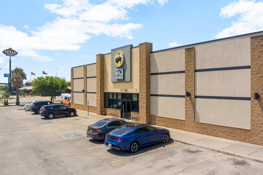 More Photos Of 2001 S Padre Island Dr, Corpus Christi Restaurant For Sale