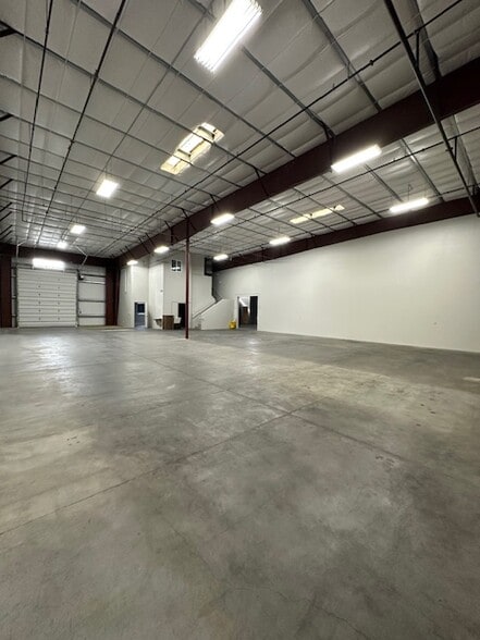 More Photos Of 11279 S Redwood Rd, South Jordan Warehouse For Lease