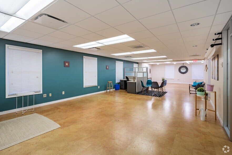 More Photos Of 2440 Sandy Plains Rd, Marietta Office For Lease