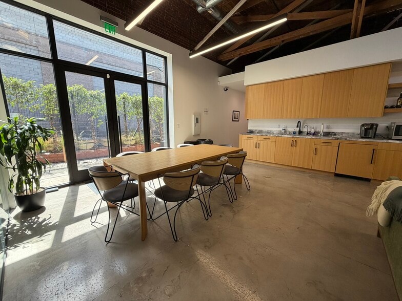 More Photos Of 450 S Raymond Ave, Pasadena Warehouse For Sale