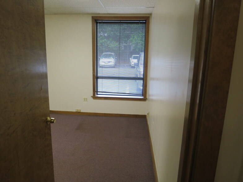 More Photos Of 1273 Bound Brook Rd, Middlesex Office For Lease