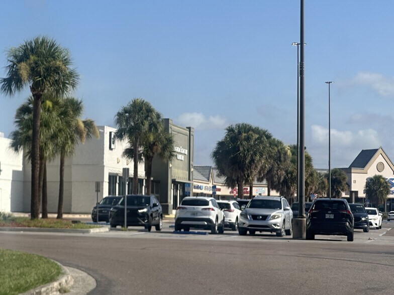 More Photos Of 7463 W Colonial Dr, Orlando Department Store For Lease