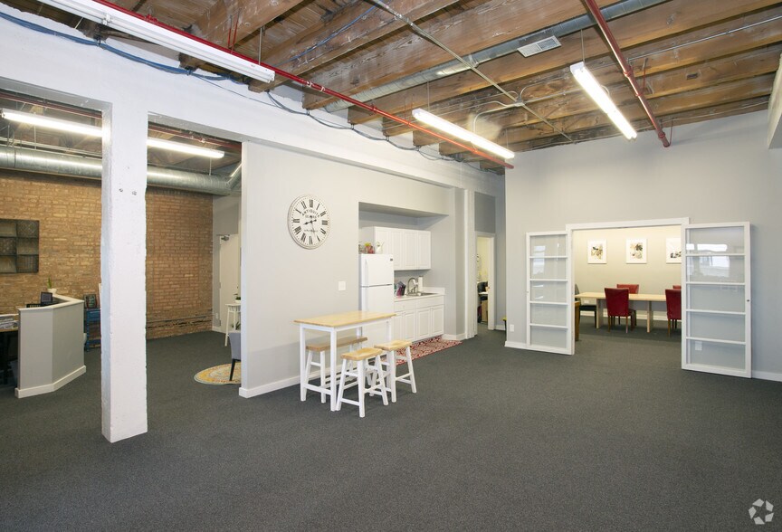 More Photos Of 1820 W Webster Ave, Chicago Office For Sale