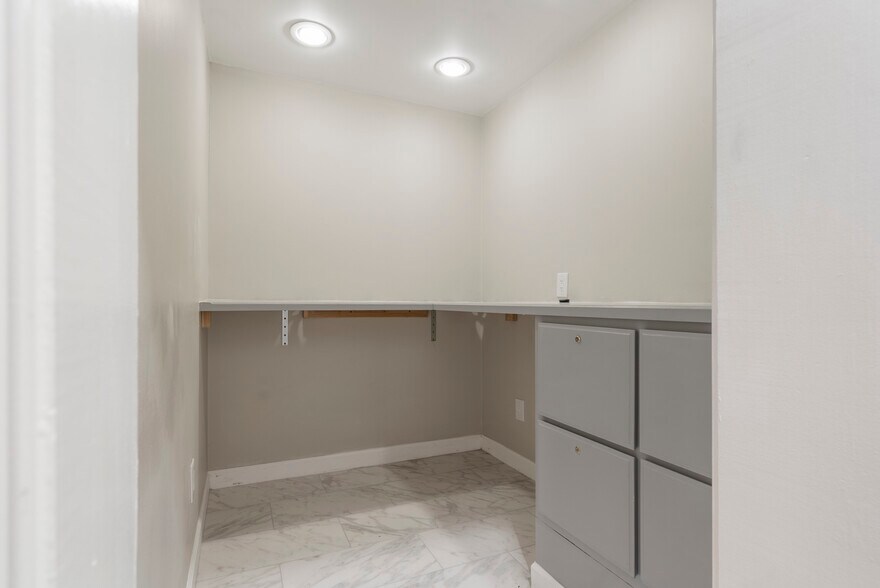 More Photos Of 6130 E 81st St, Tulsa Office For Lease