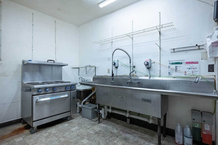 More Photos Of 229 N Belmont Ave, Springfield Storefront Retail Residential For Sale