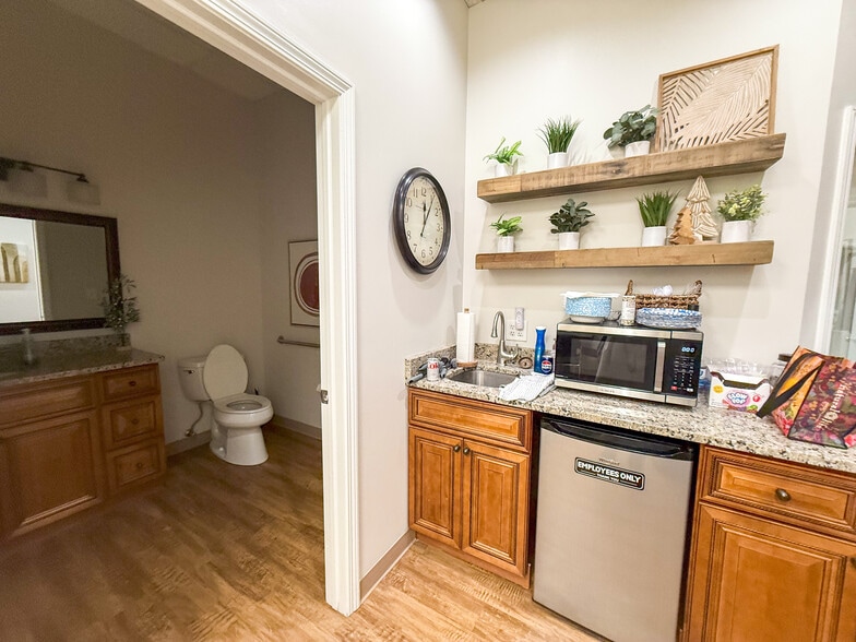 More Photos Of 1350-1500 S Lapeer Rd, Oxford Unknown For Lease
