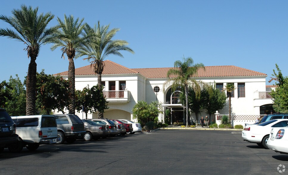 More Photos Of 6297 N Fresno St, Fresno Office For Sale