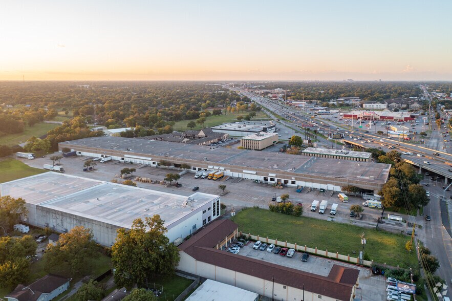 More Photos Of 4555 Airline Dr, Houston Warehouse For Lease