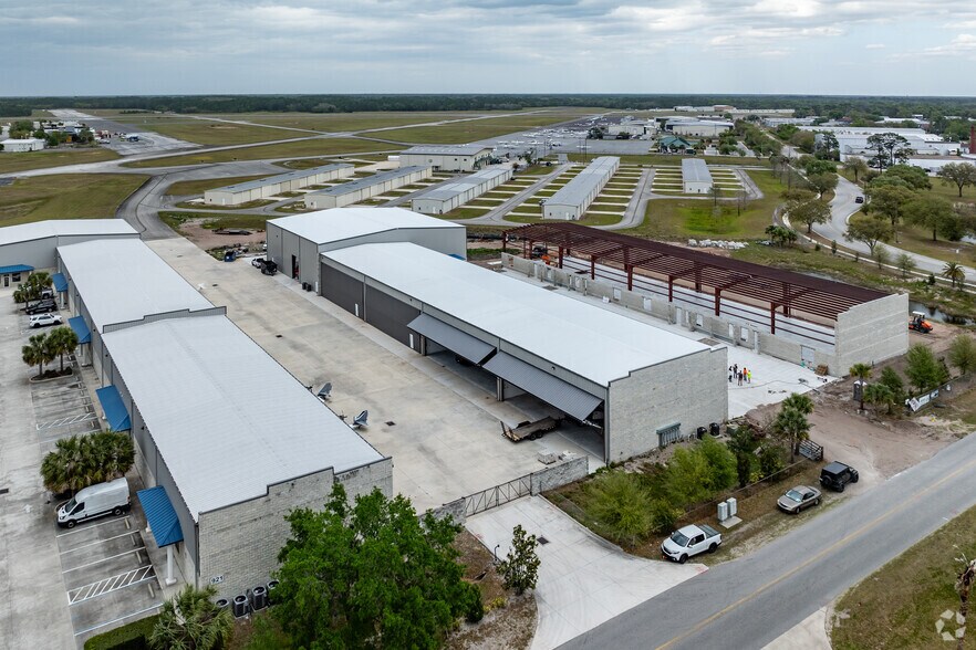 More Photos Of 923 Biscayne Blvd, Deland Airplane Hangar For Sale