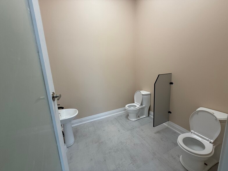 More Photos Of 2146 Kains Rd, London Freestanding For Sale