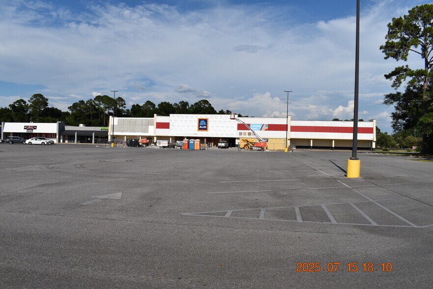 More Photos Of 5428-5444 Dogwood Dr, Milton Freestanding For Sale