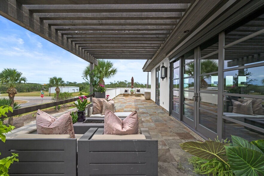 More Photos Of 1703 Highway 35 S, Rockport Office Residential For Lease