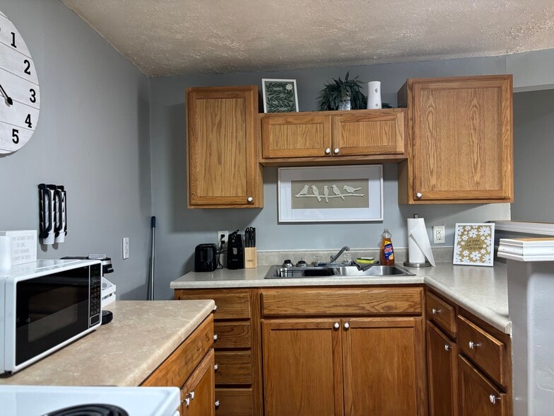 More Photos Of 206 W Main St, Mc Arthur Flex For Sale