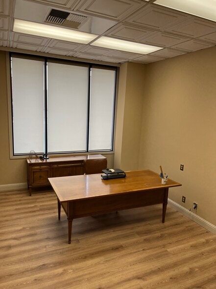 More Photos Of 4-10 W Alisal St, Salinas Office For Lease