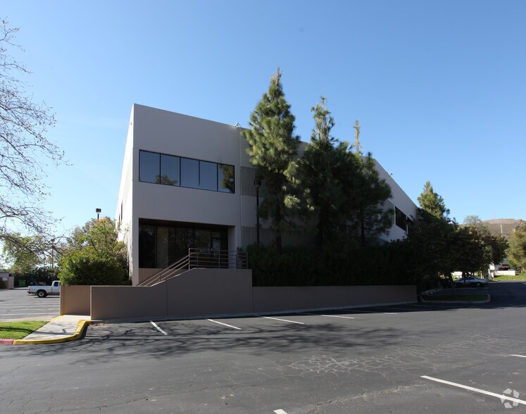 More Photos Of 3050 E Hillcrest Dr, Westlake Village Light Manufacturing For Sale