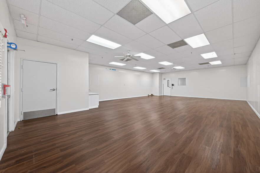 More Photos Of 8525 Queenston Blvd, Houston Freestanding For Sale