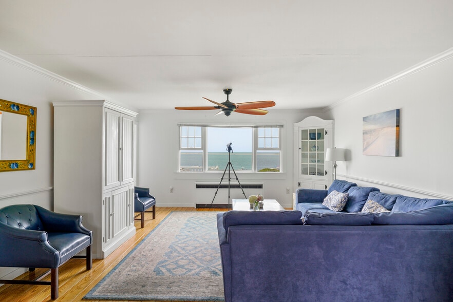 More Photos Of 196 Shore Rd, Chatham Hotel For Sale