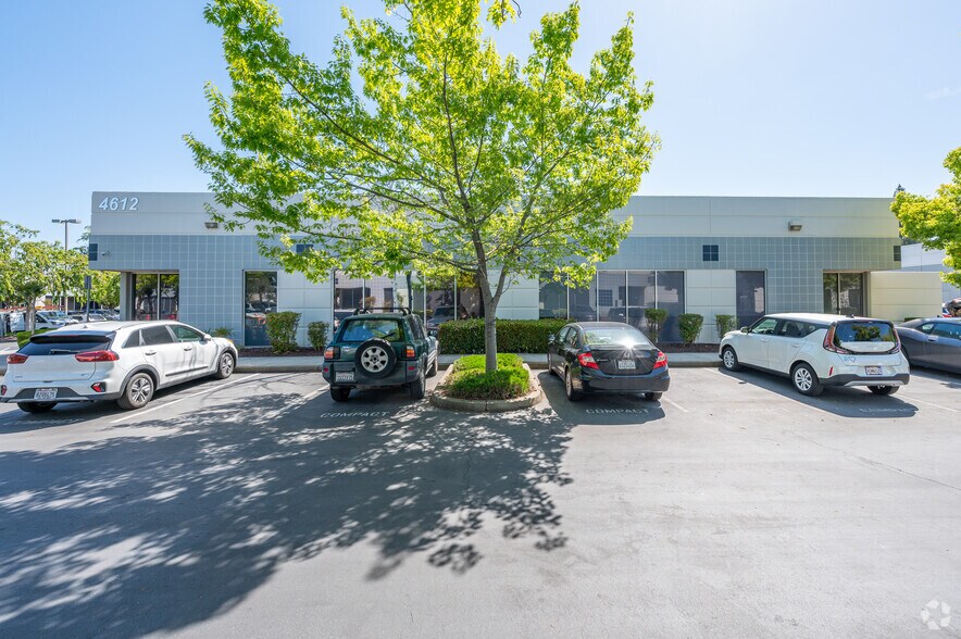More Photos Of 4612 Roseville Rd, North Highlands Flex For Lease