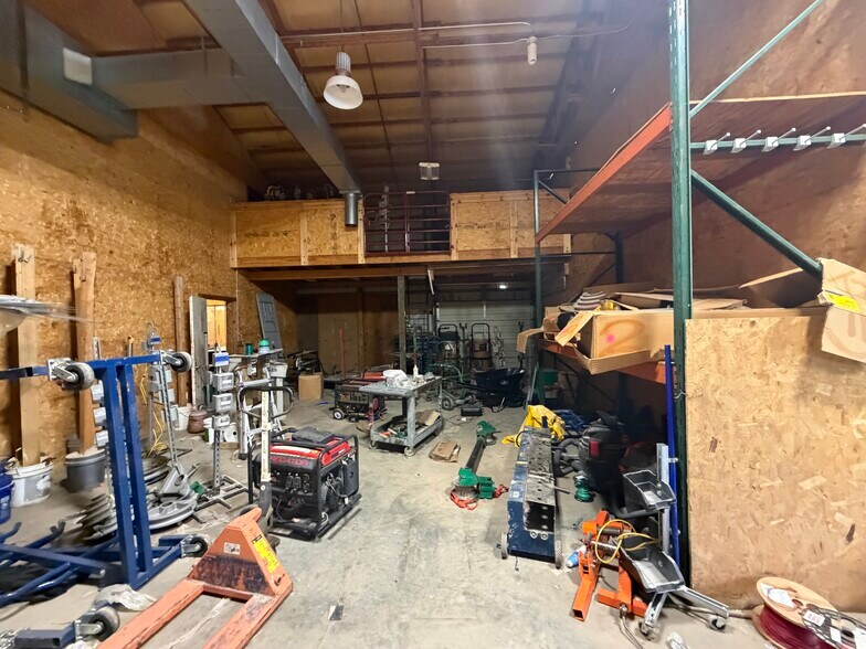 More Photos Of 1030 W 17th St, Bloomington Flex For Sale