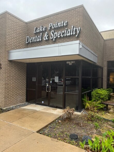 More Photos Of 1437 Highway 6, Sugar Land Medical For Lease