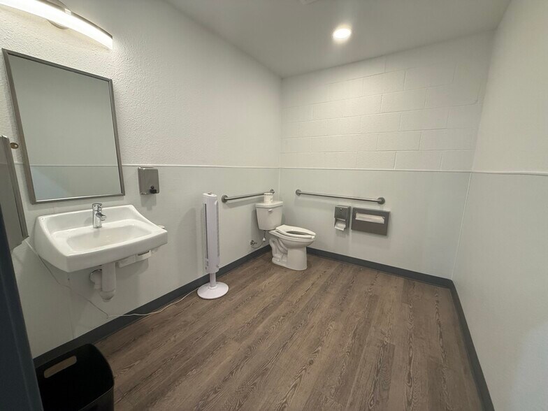 More Photos Of 225 Lander Ave, Turlock Storefront Retail Office For Sale