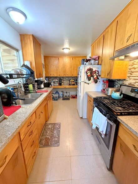 More Photos Of 50 Portal St, Oak View Multifamily For Sale