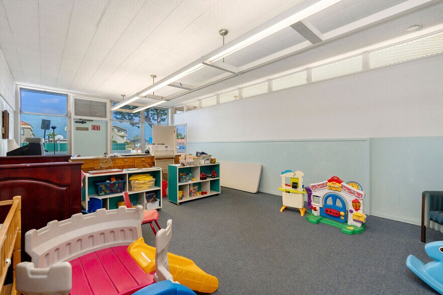 More Photos Of 4755 130th st, Hawthorne Schools For Lease