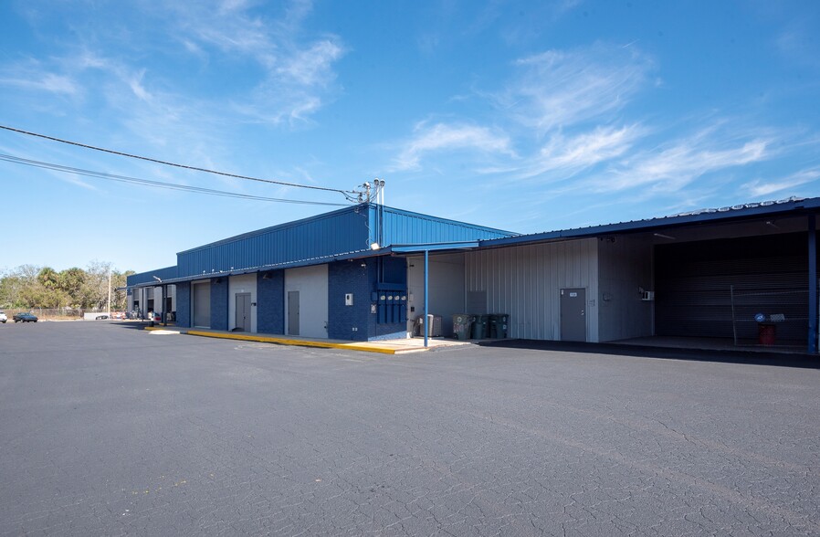 More Photos Of 405 N Charles St, Daytona Beach Warehouse For Lease