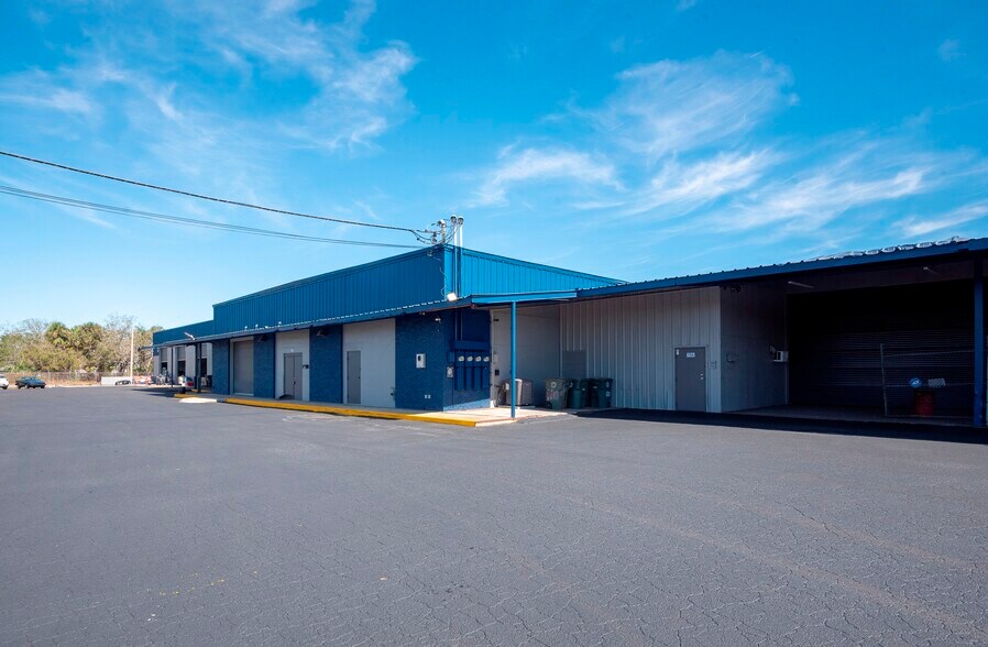More Photos Of 405 N Charles St, Daytona Beach Warehouse For Lease