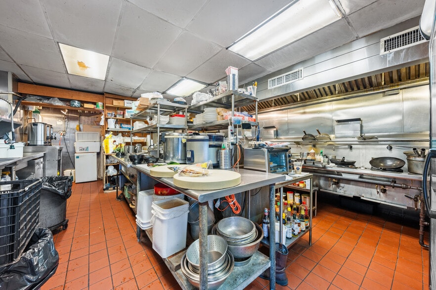 More Photos Of 253-09 Northern Blvd, Flushing Storefront Retail Residential For Sale