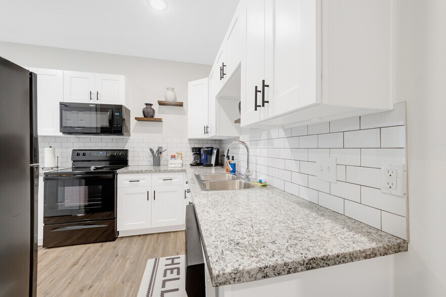 More Photos Of 10317 Lake Rd, Houston Apartments For Sale