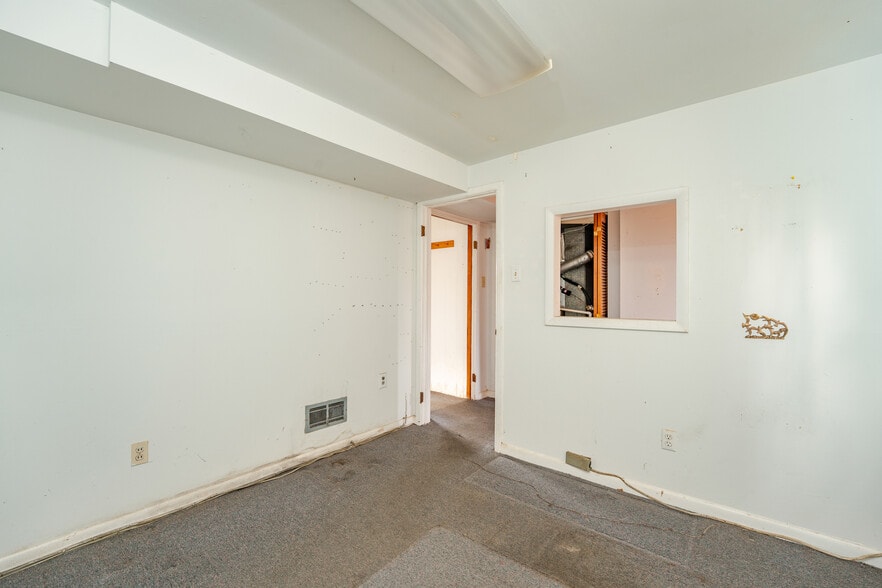 More Photos Of 98 New Rd, Somers Point Showroom For Sale