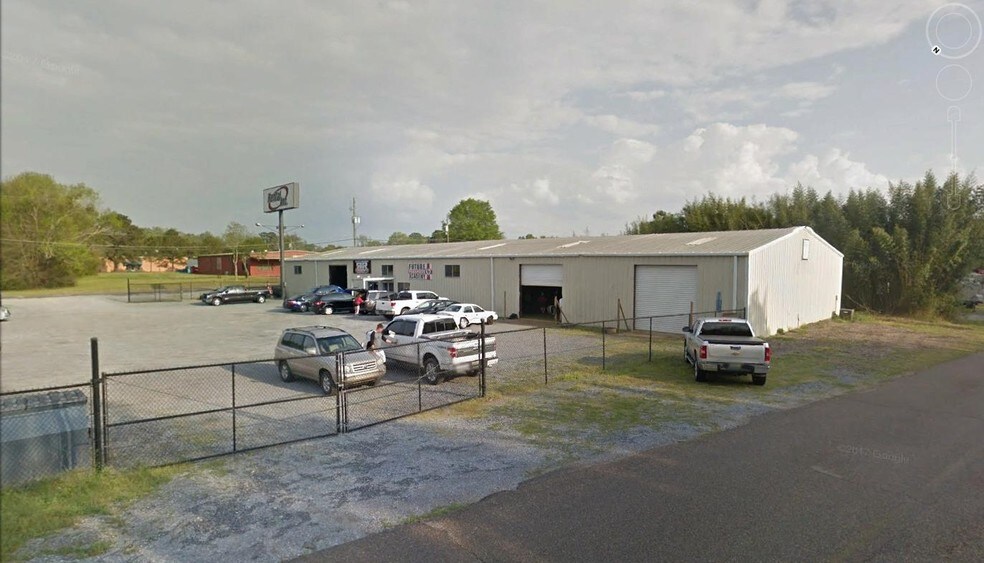 More Photos Of 1951 Market St, Millbrook Warehouse For Lease