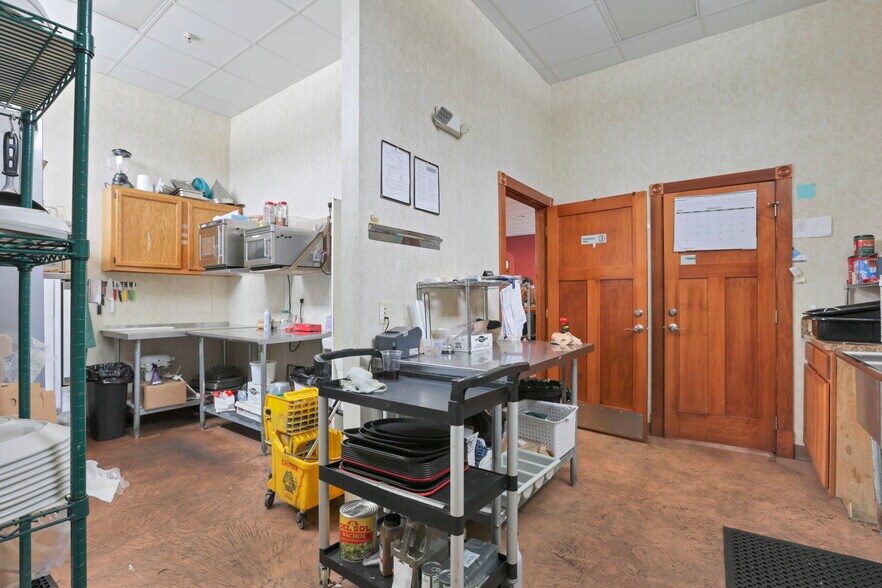 More Photos Of 509 S Wooster Ave, Strasburg Hotel For Sale