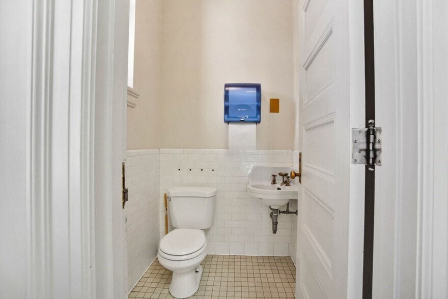 More Photos Of 2 Waln St, Wellsboro Office For Sale