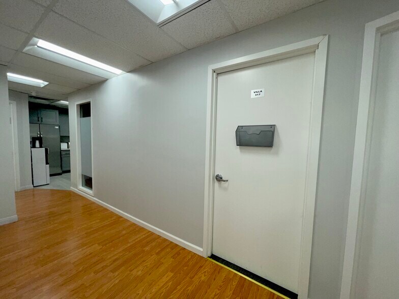 More Photos Of 185 Great Neck Rd, Great Neck Office For Lease