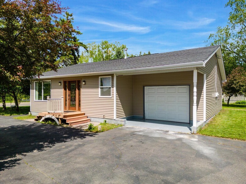 More Photos Of 7969 Richardson Rd, West Bloomfield Office Residential For Sale