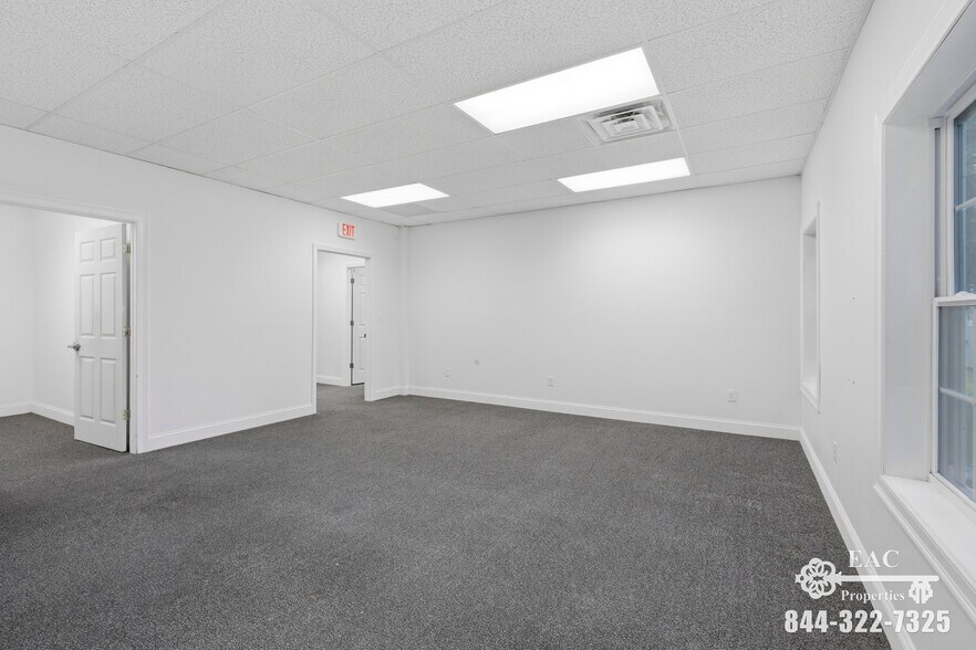 More Photos Of 238 Monroe Tpke, Monroe Medical For Lease