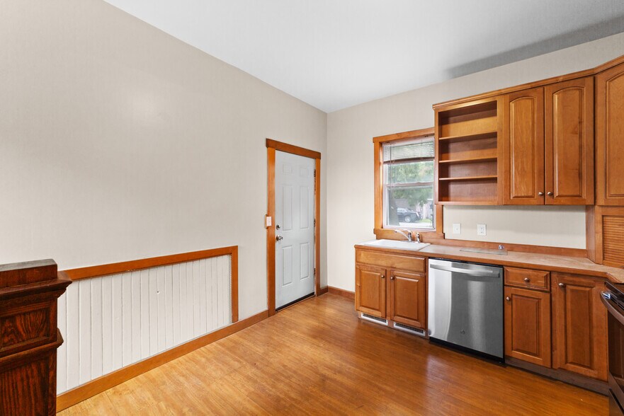 More Photos Of 579 Broadway Ave, Bedford Apartments For Sale