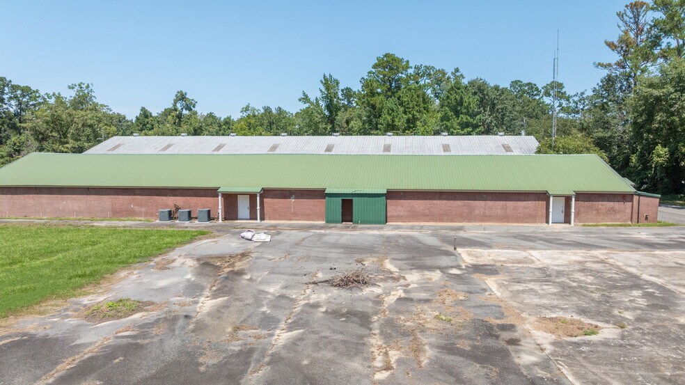 More Photos Of 510 N Walker St, Quitman Light Manufacturing For Sale